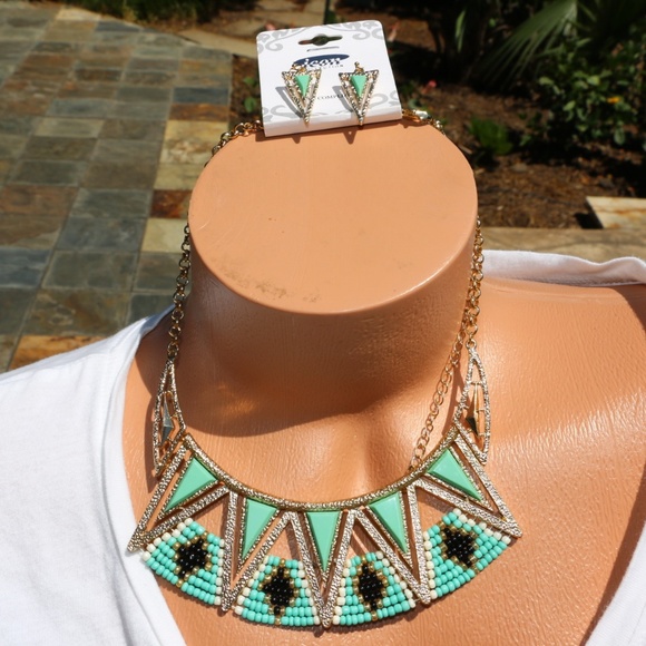 NEW Boho Tribal Bib Turquoise & Gold Necklace Set - Picture 3 of 3
